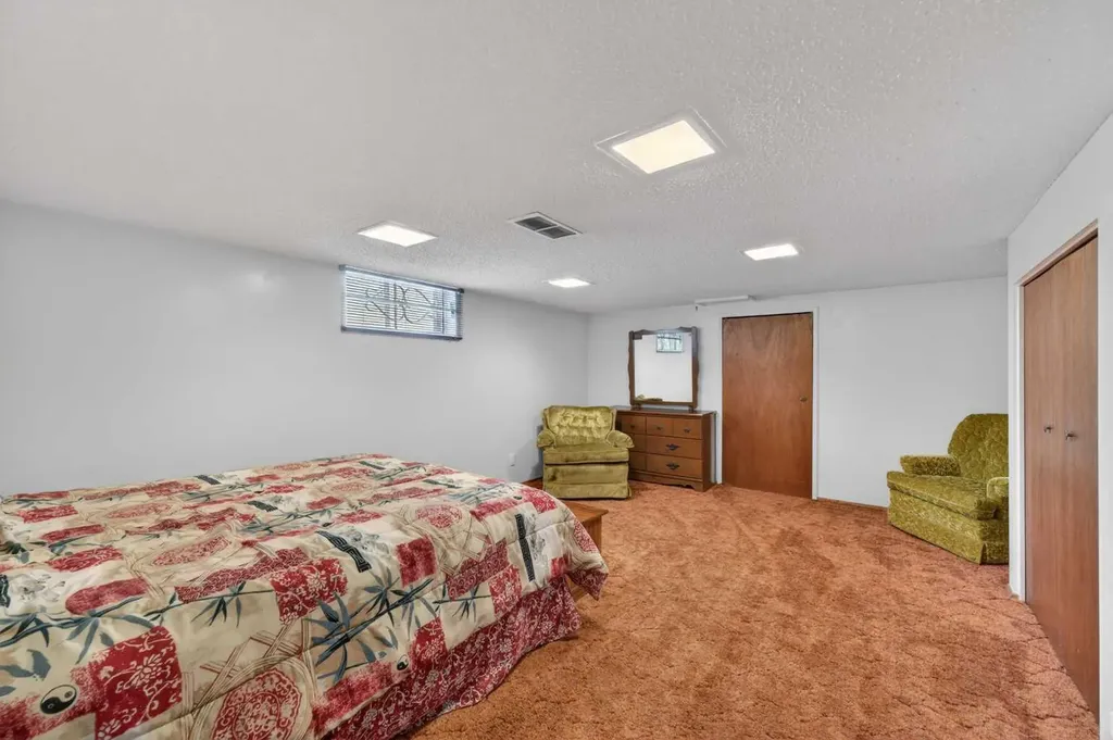 6451 70 Street NW Calgary AB T3B 3J5