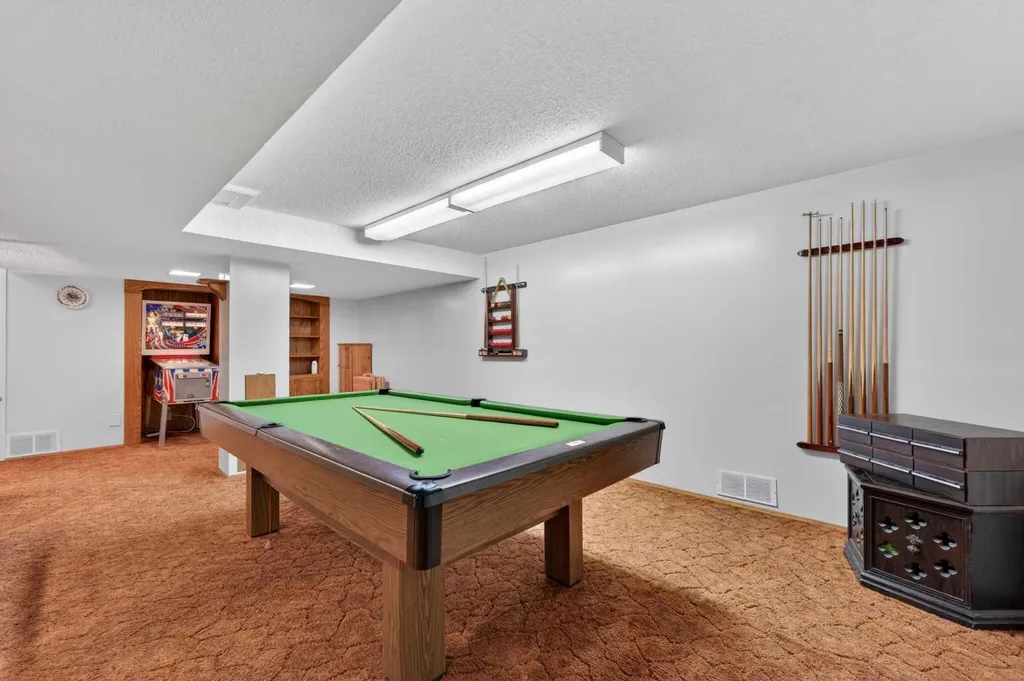 6451 70 Street NW Calgary AB T3B 3J5