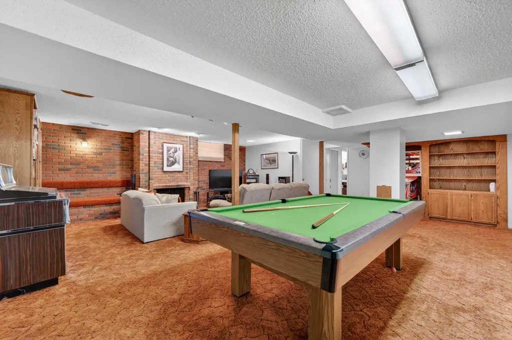 6451 70 Street NW Calgary AB T3B 3J5