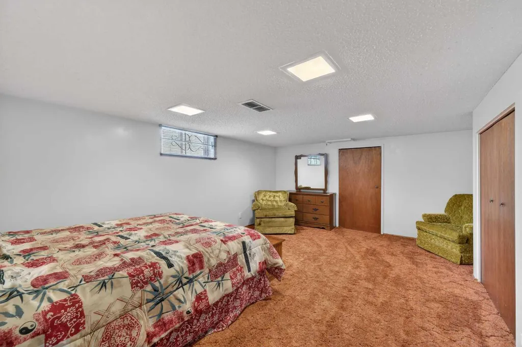 6451 70 Street NW Calgary AB T3B 3J5