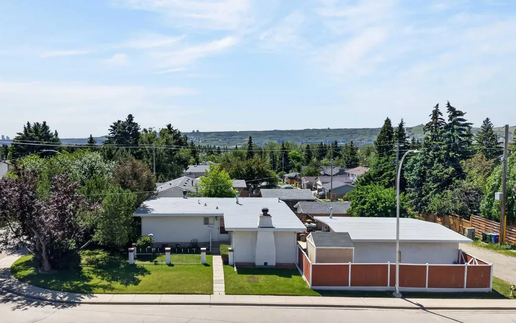 6451 70 Street NW Calgary AB T3B 3J5
