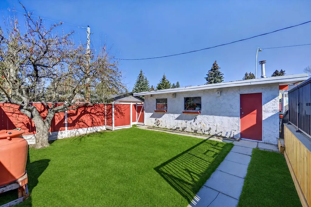 6451 70 Street NW Calgary AB T3B 3J5