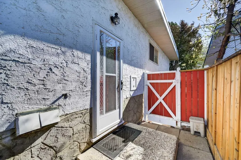6451 70 Street NW Calgary AB T3B 3J5