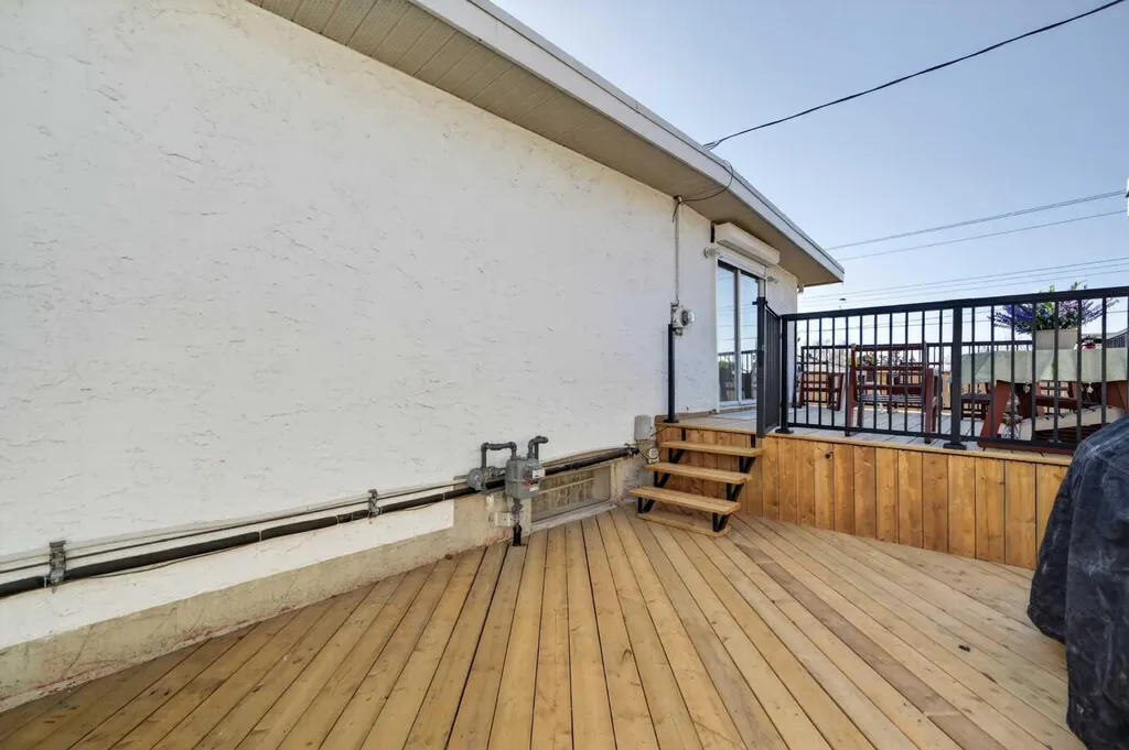 6451 70 Street NW Calgary AB T3B 3J5
