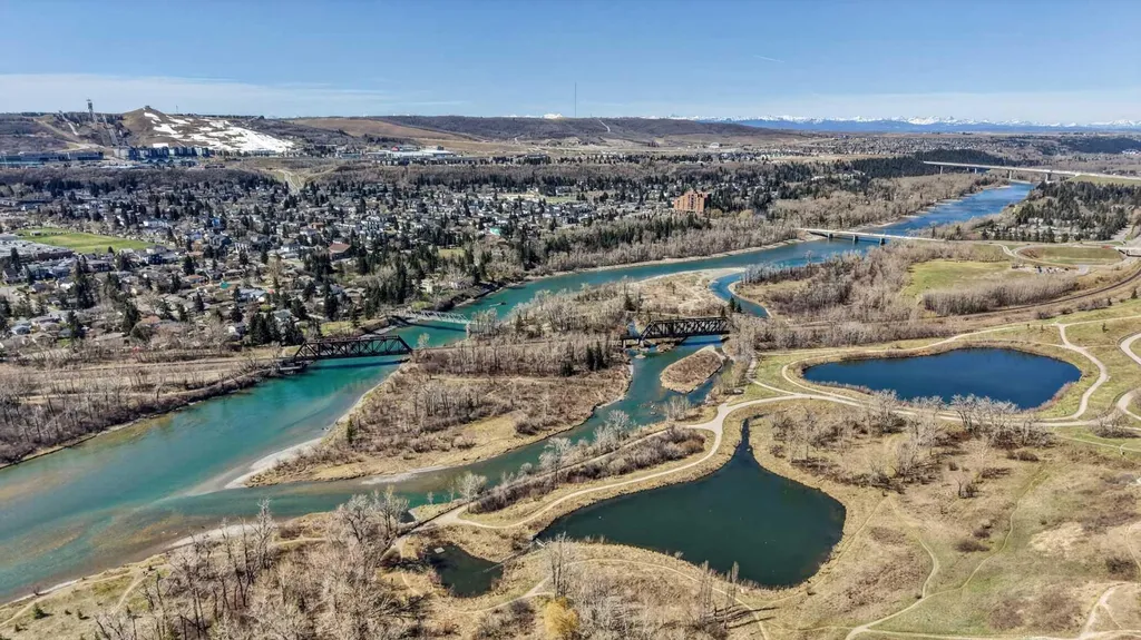 6451 70 Street NW Calgary AB T3B 3J5