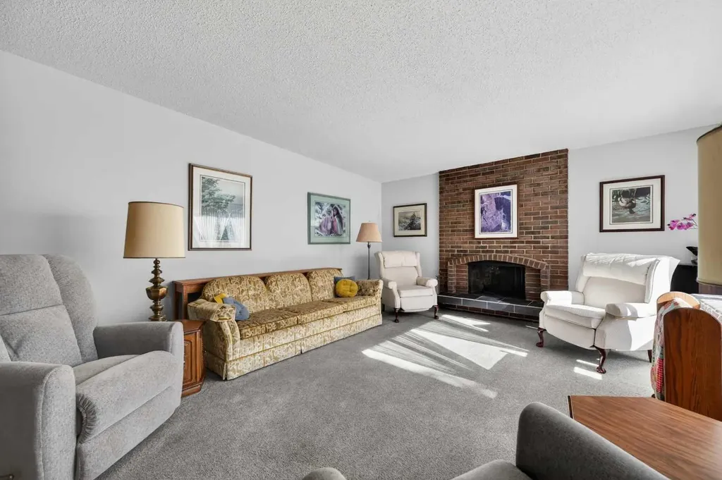 6451 70 Street NW Calgary AB T3B 3J5
