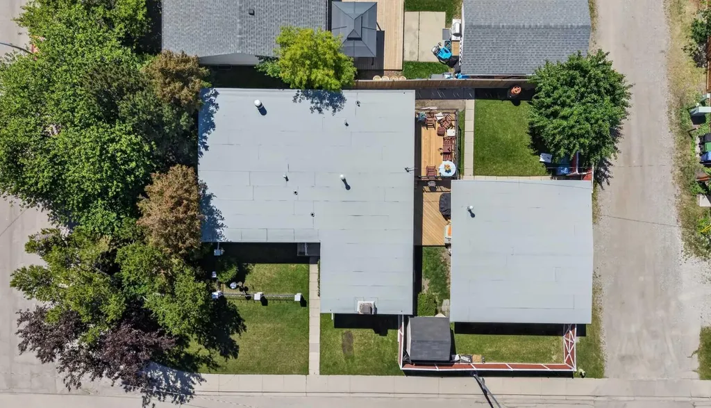 6451 70 Street NW Calgary AB T3B 3J5