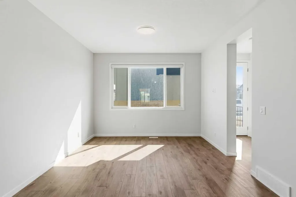107 Royston Way NW Calgary AB T3L 0M4