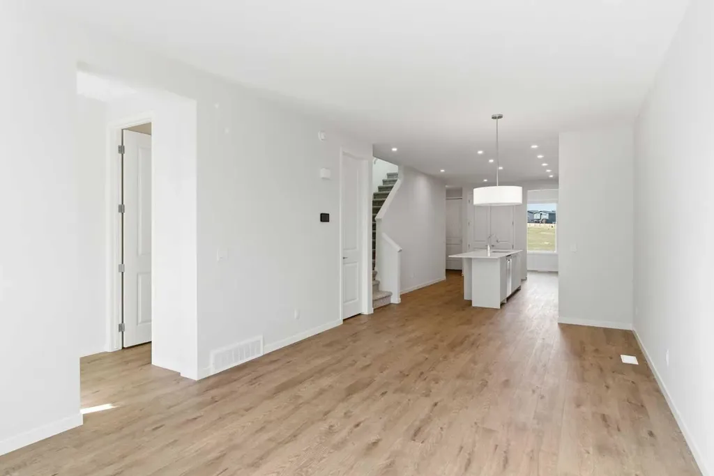 107 Royston Way NW Calgary AB T3L 0M4