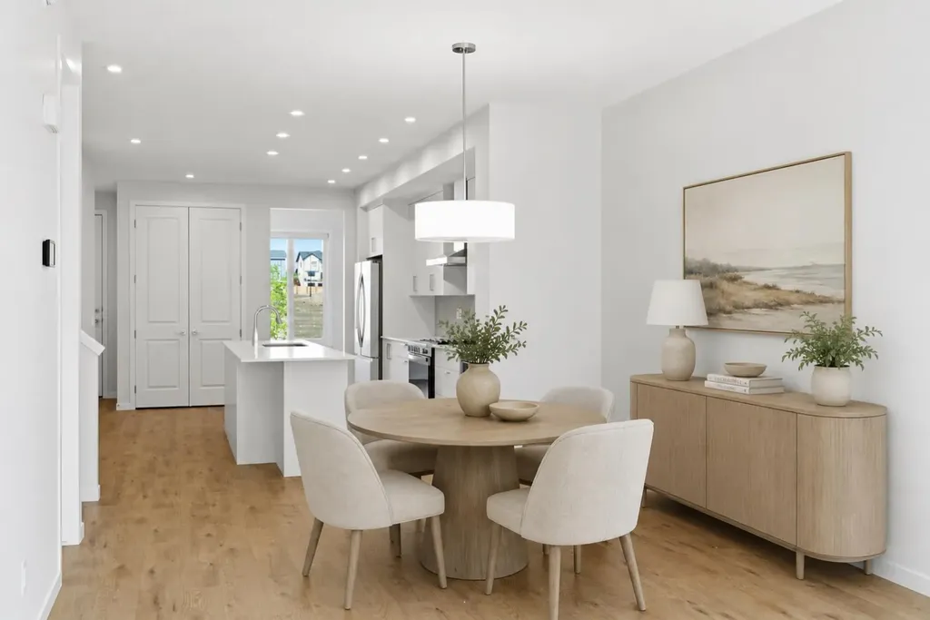 107 Royston Way NW Calgary AB T3L 0M4