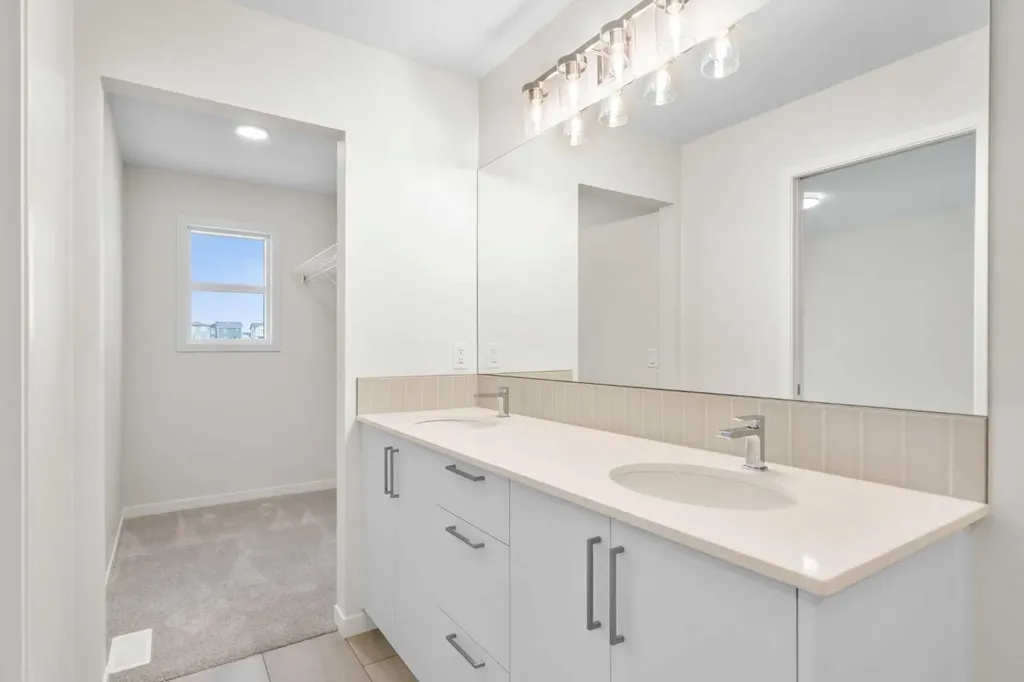 107 Royston Way NW Calgary AB T3L 0M4