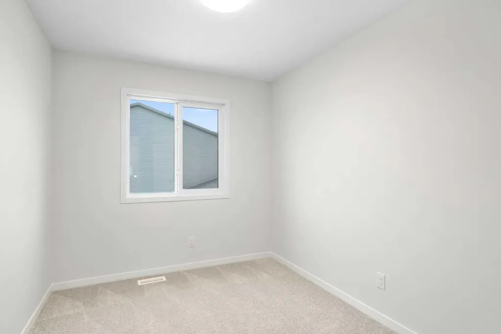 107 Royston Way NW Calgary AB T3L 0M4
