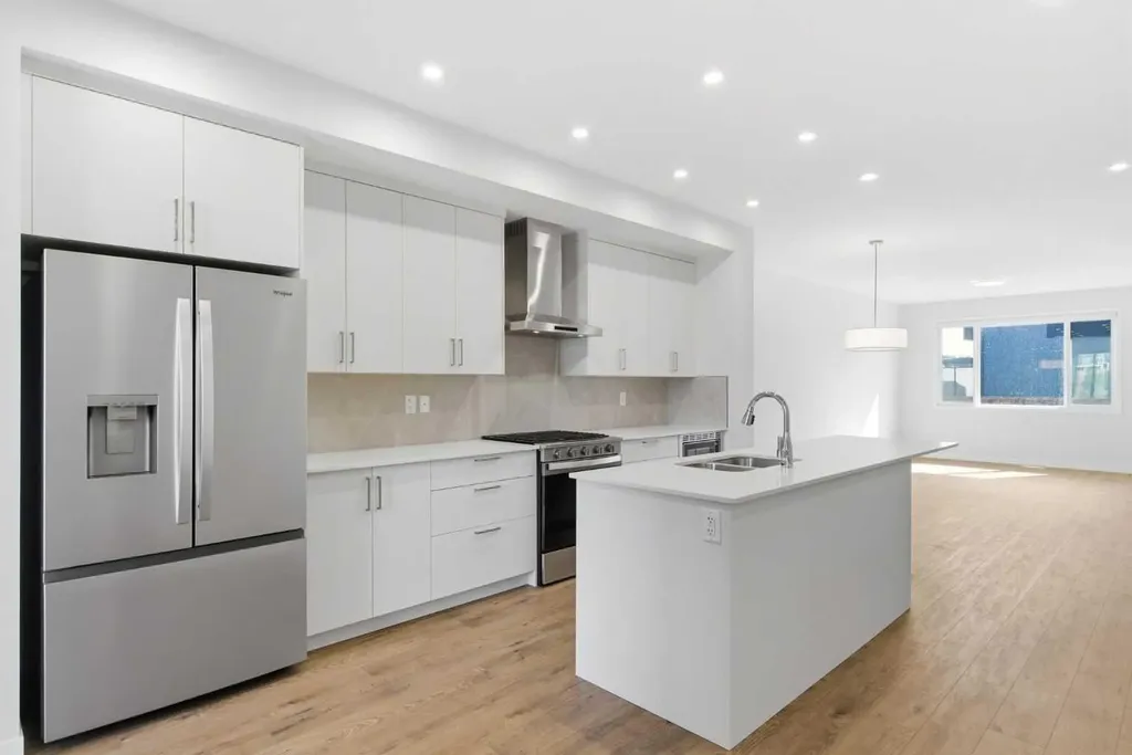 107 Royston Way NW Calgary AB T3L 0M4
