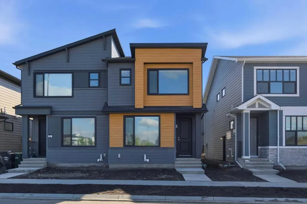 107 Royston Way NW Calgary AB T3L 0M4