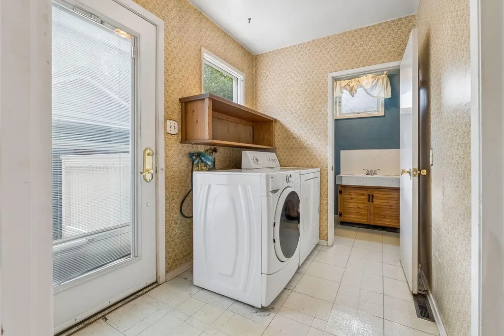 3217 Elbow Drive SW Calgary AB T2S 2J4