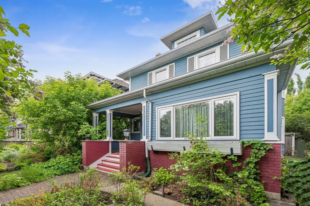 3217 Elbow Drive SW Calgary AB T2S 2J4