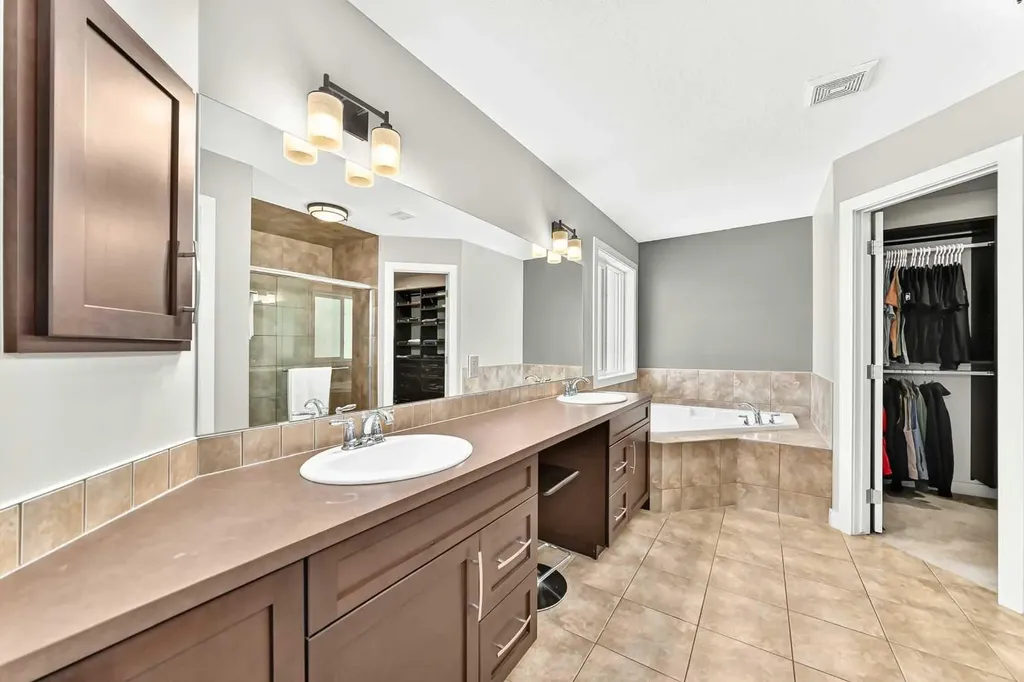 105 Westmount Green Okotoks AB T1S 2L3