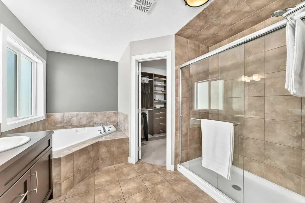 105 Westmount Green Okotoks AB T1S 2L3