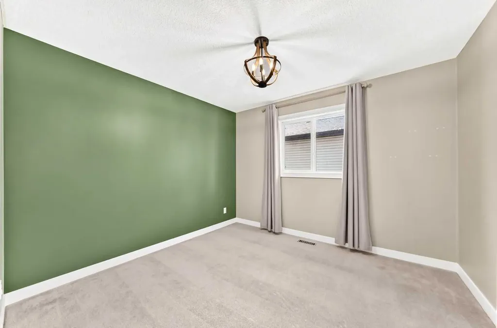 105 Westmount Green Okotoks AB T1S 2L3