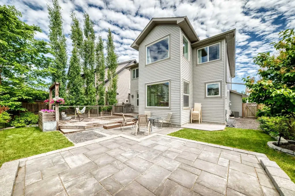 105 Westmount Green Okotoks AB T1S 2L3