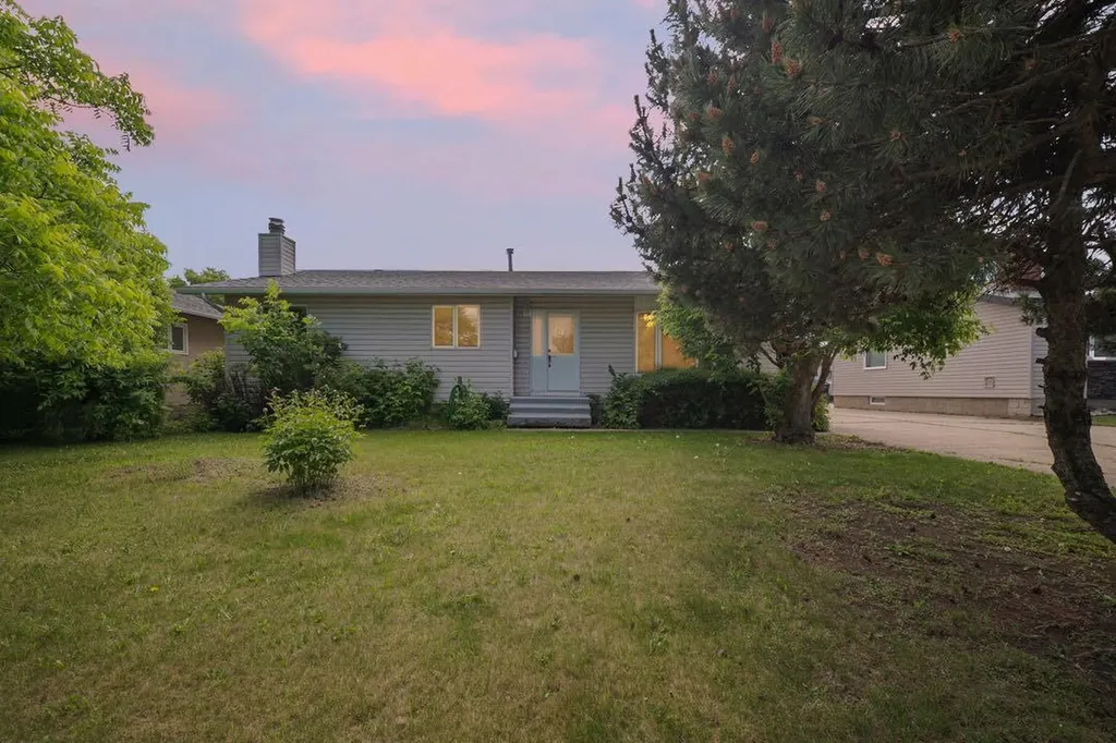 70 Hill Drive Fort Mcmurray AB T9H 2A2