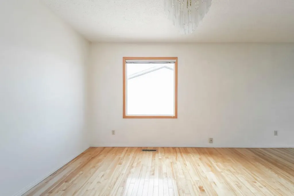 70 Hill Drive Fort Mcmurray AB T9H 2A2