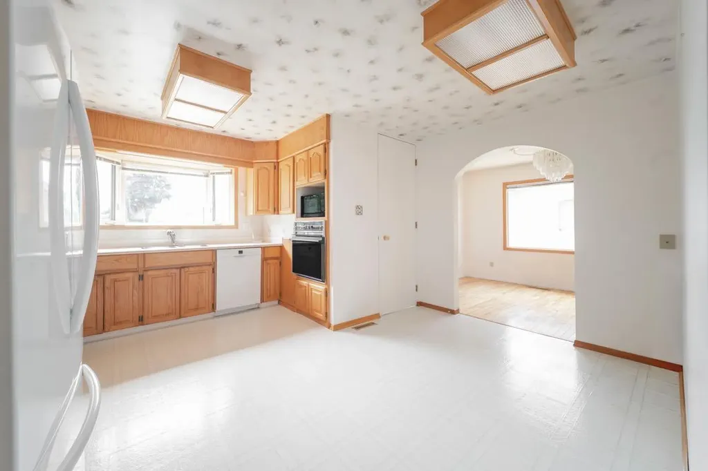 70 Hill Drive Fort Mcmurray AB T9H 2A2