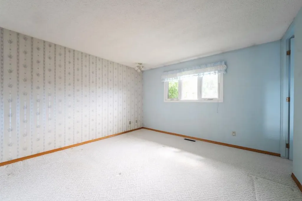 70 Hill Drive Fort Mcmurray AB T9H 2A2