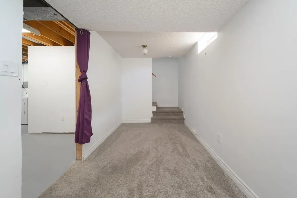 70 Hill Drive Fort Mcmurray AB T9H 2A2