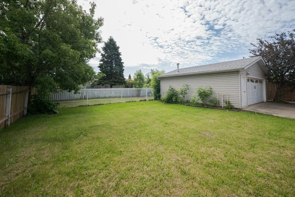 70 Hill Drive Fort Mcmurray AB T9H 2A2