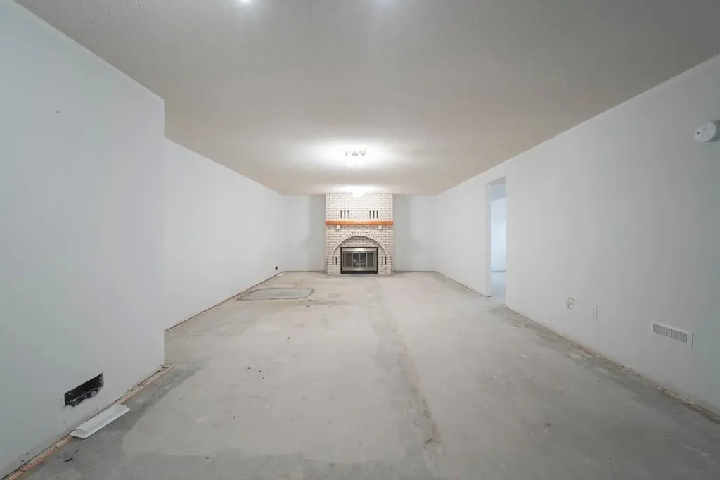 70 Hill Drive Fort Mcmurray AB T9H 2A2