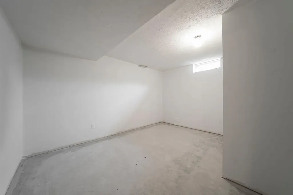 70 Hill Drive Fort Mcmurray AB T9H 2A2