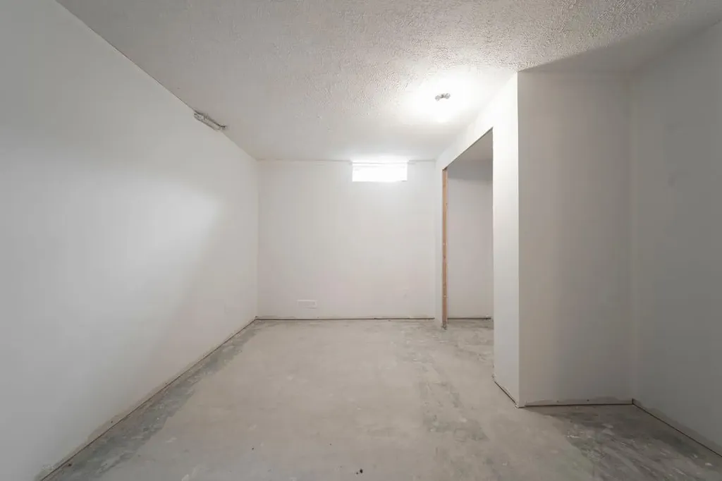 70 Hill Drive Fort Mcmurray AB T9H 2A2