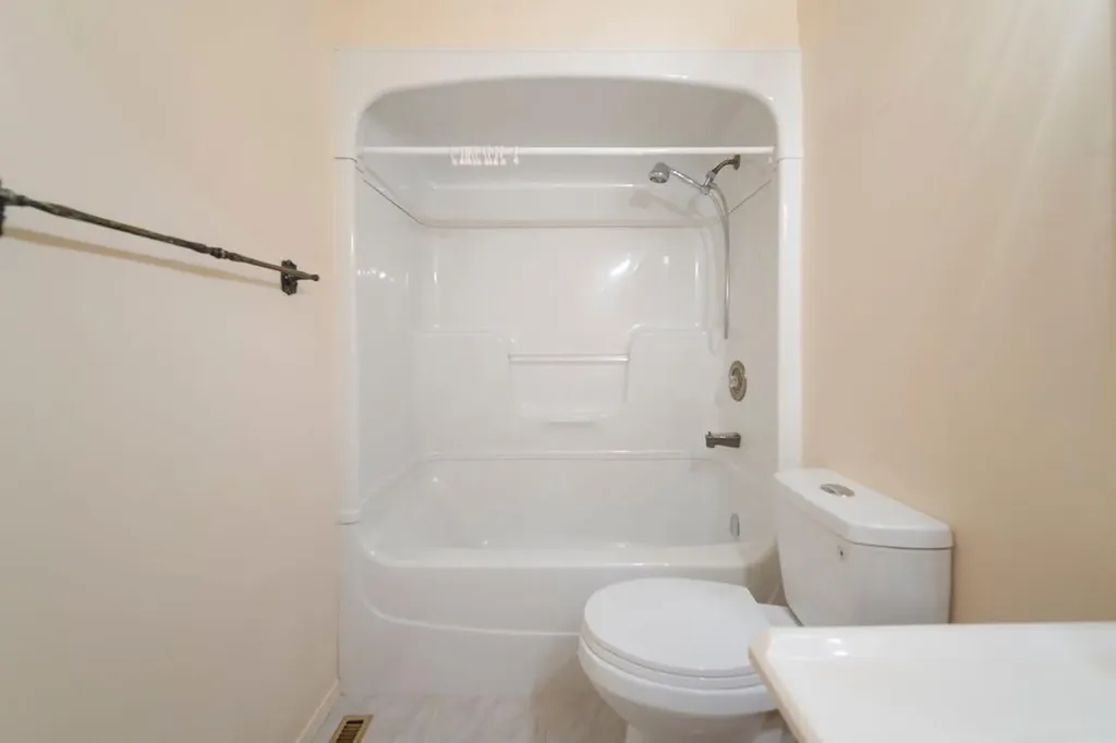 70 Hill Drive Fort Mcmurray AB T9H 2A2