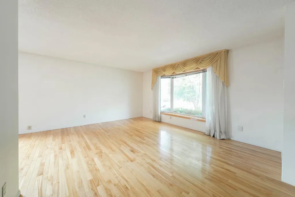 70 Hill Drive Fort Mcmurray AB T9H 2A2