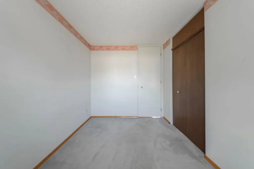 70 Hill Drive Fort Mcmurray AB T9H 2A2