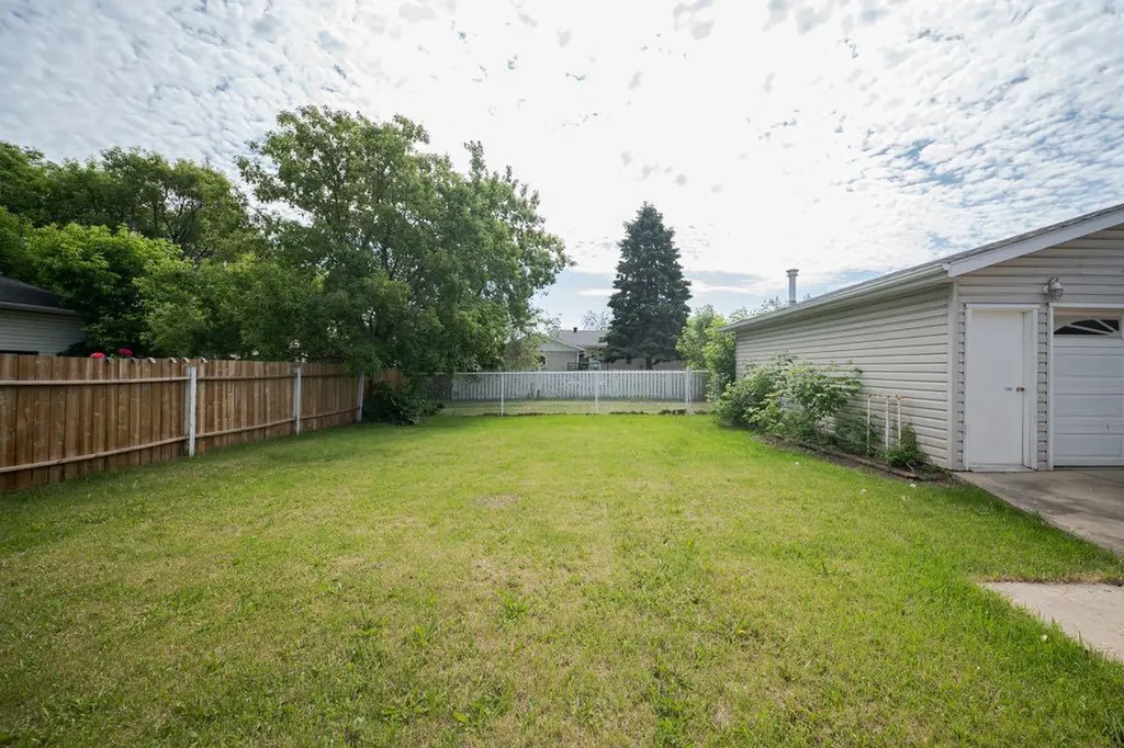 70 Hill Drive Fort Mcmurray AB T9H 2A2