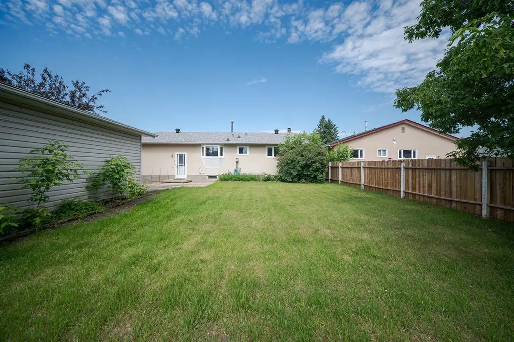 70 Hill Drive Fort Mcmurray AB T9H 2A2