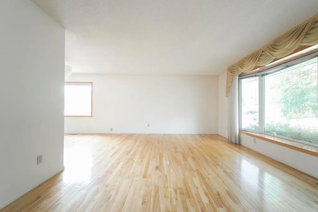70 Hill Drive Fort Mcmurray AB T9H 2A2