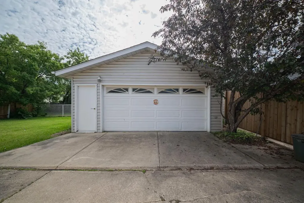 70 Hill Drive Fort Mcmurray AB T9H 2A2