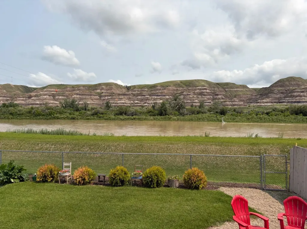4 Willow Point Drumheller AB T0J 0Y5