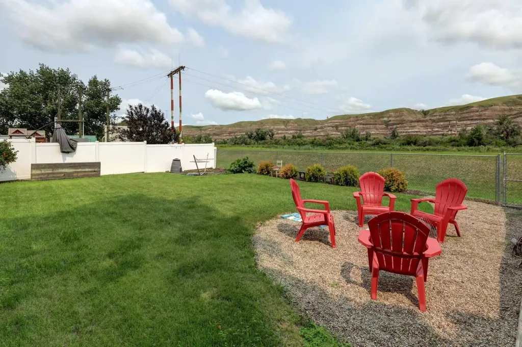 4 Willow Point Drumheller AB T0J 0Y5