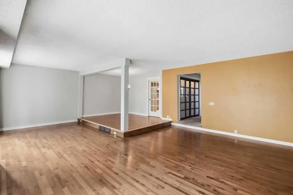 16 Wood Crescent SW Calgary AB T2W 4B6
