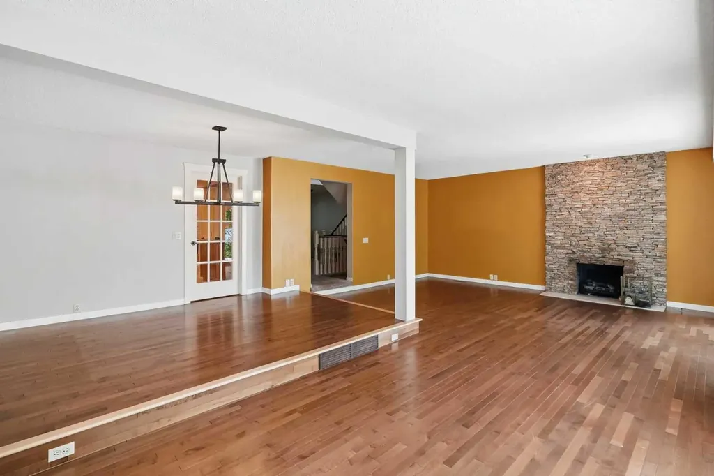 16 Wood Crescent SW Calgary AB T2W 4B6