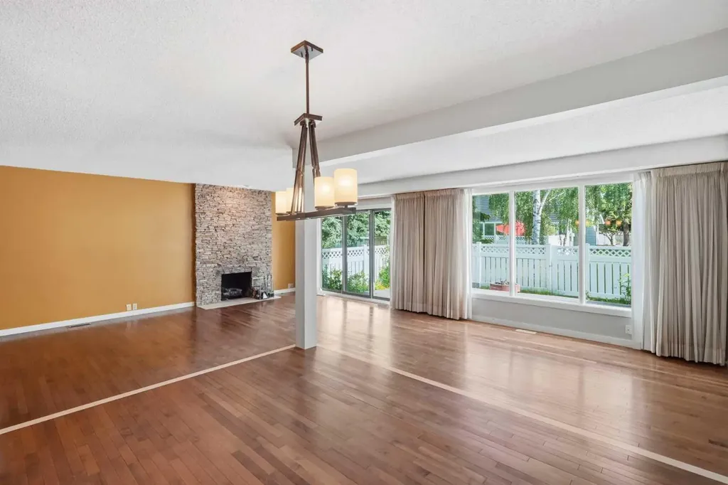 16 Wood Crescent SW Calgary AB T2W 4B6