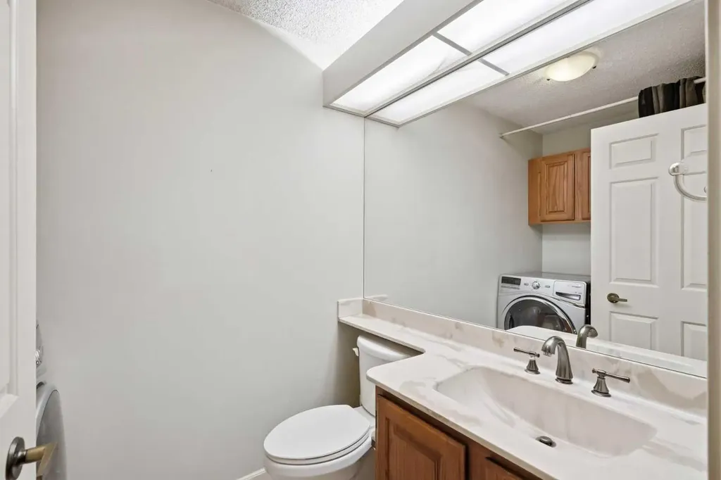 16 Wood Crescent SW Calgary AB T2W 4B6