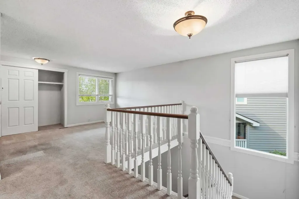 16 Wood Crescent SW Calgary AB T2W 4B6