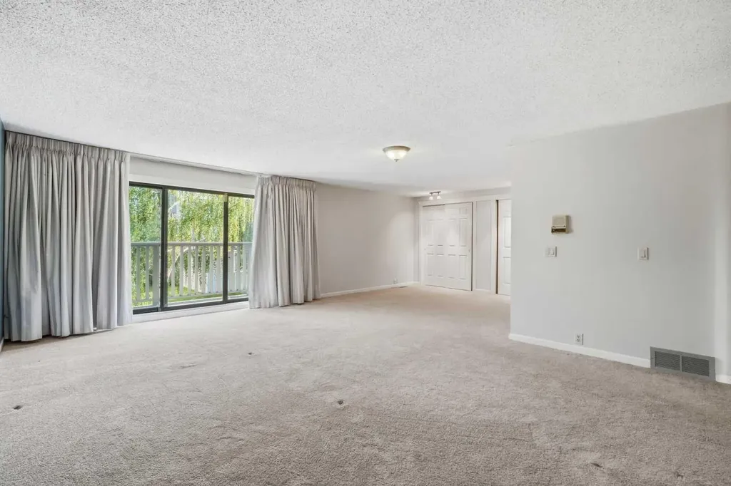 16 Wood Crescent SW Calgary AB T2W 4B6