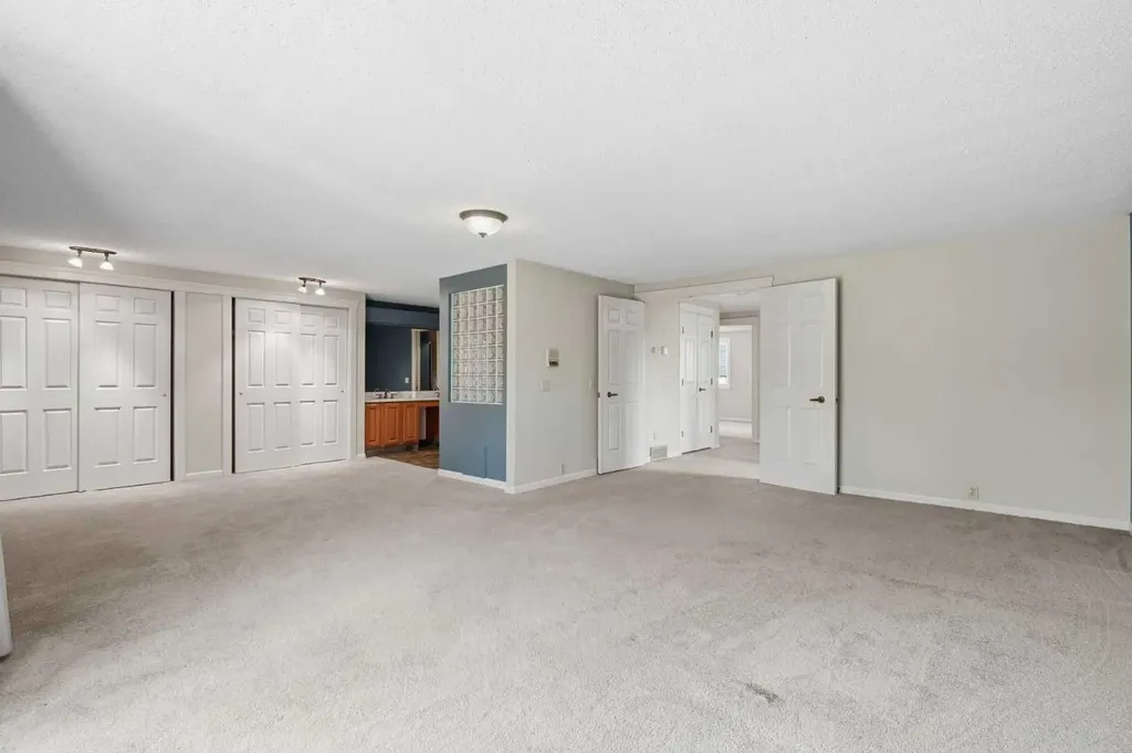 16 Wood Crescent SW Calgary AB T2W 4B6