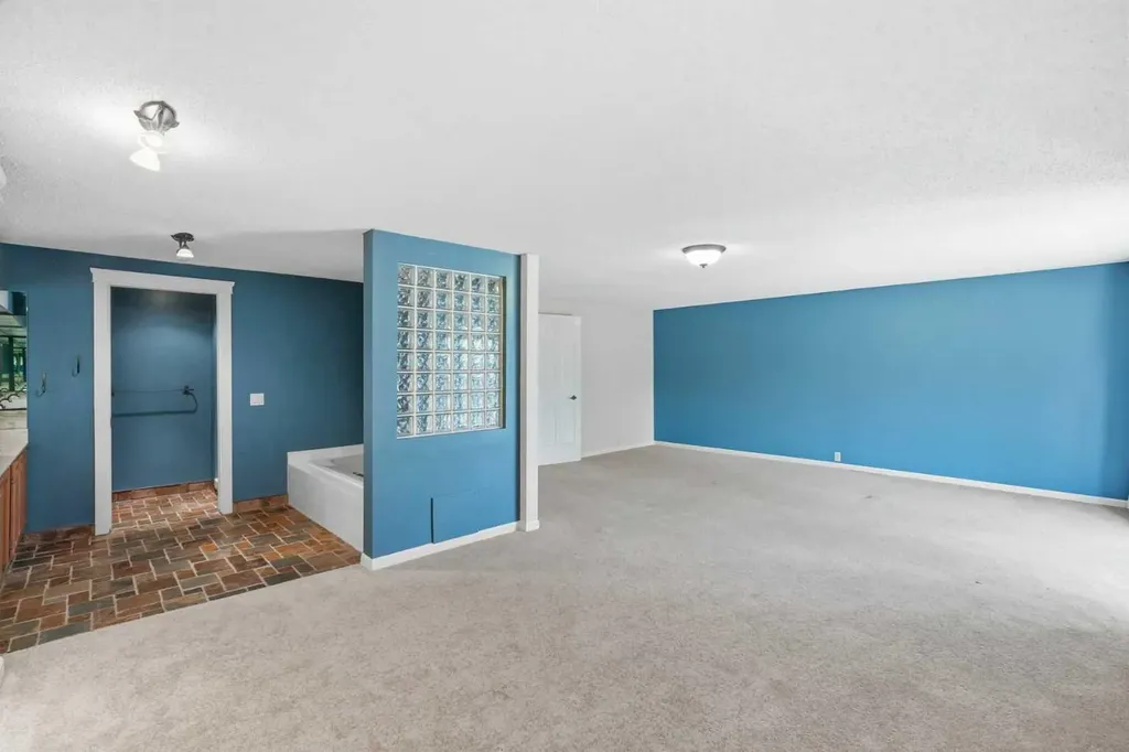 16 Wood Crescent SW Calgary AB T2W 4B6
